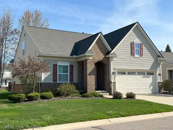 South Lyon, MI 48178 8071,1082 PADDOCK Drive