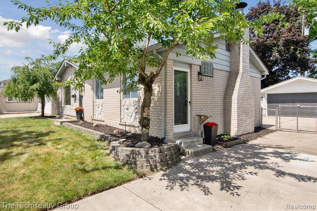 Livonia, MI 48154 4923,38614 Mason Street