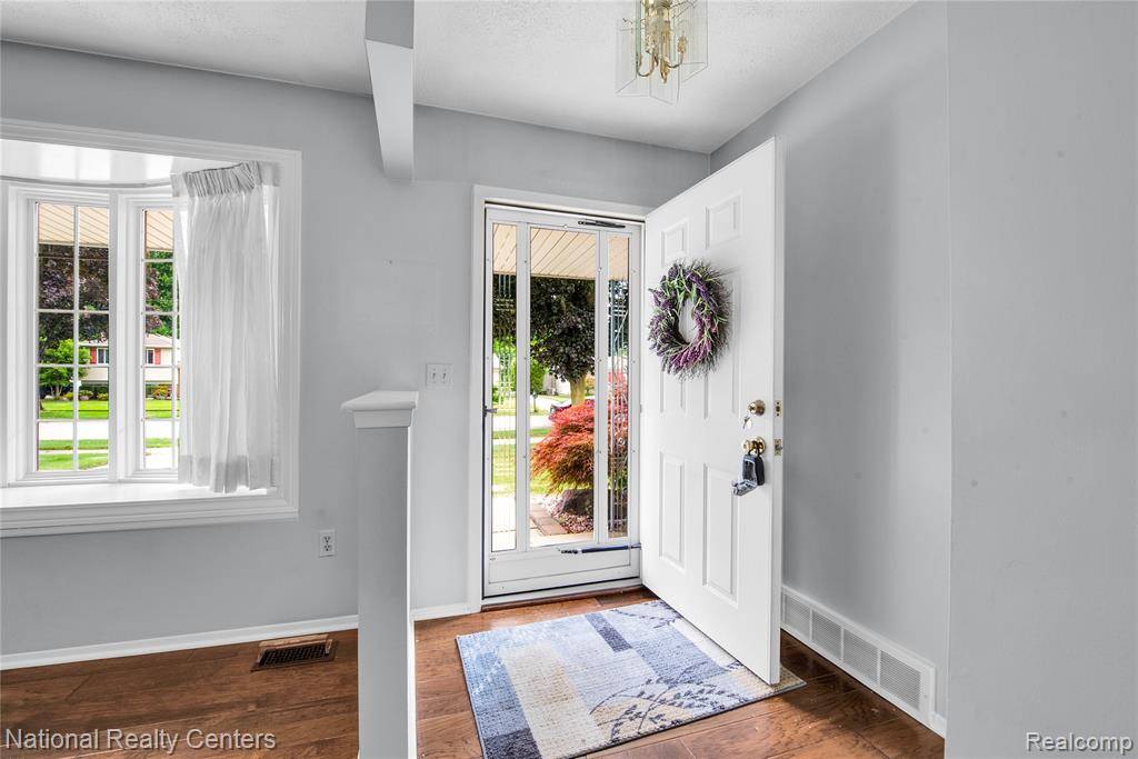 Sterling Heights, MI 48313 4313,14451 Debbie Drive