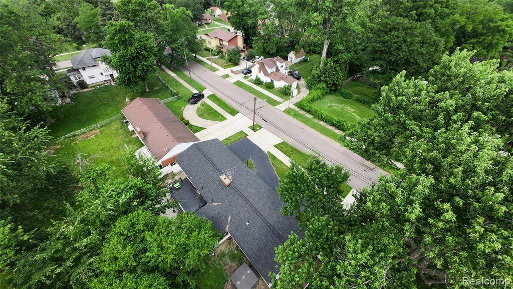 Detroit, MI 48227 1527,17525 Midland Street