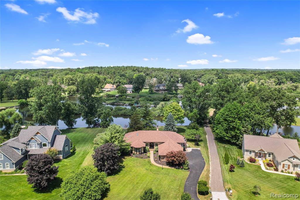 Pinckney, MI 48169 8511,2985 Dana Pointe Drive