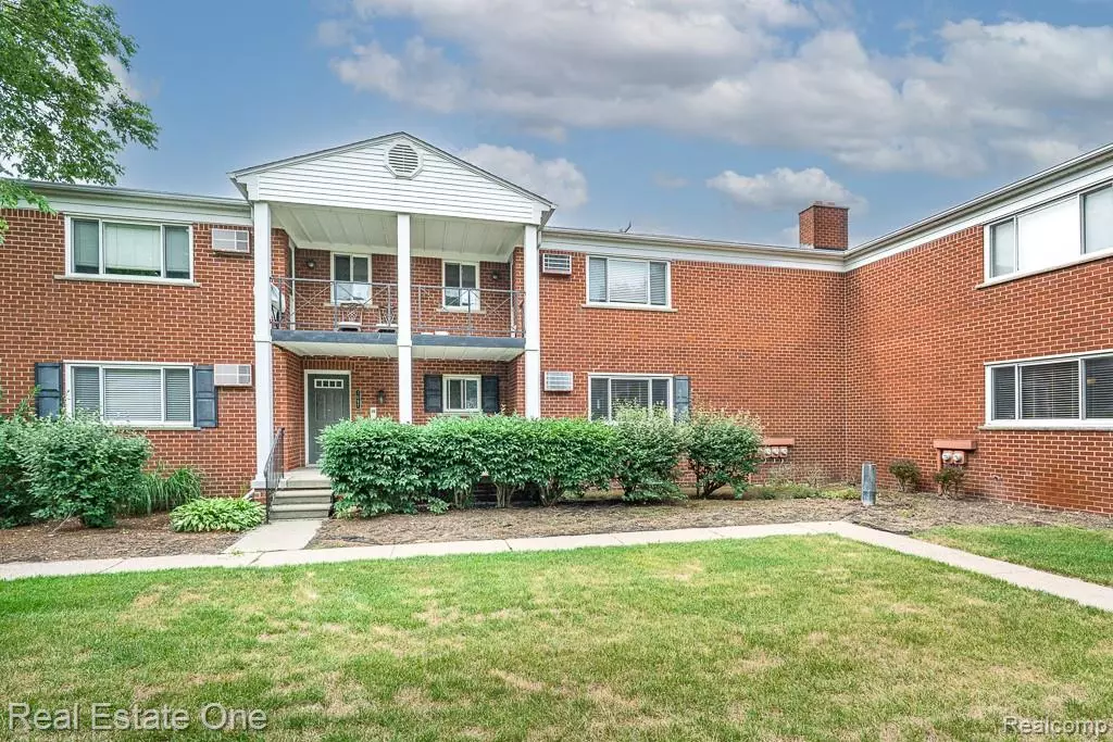 Rochester Hills, MI 48306 4356,1097 Tienken Court