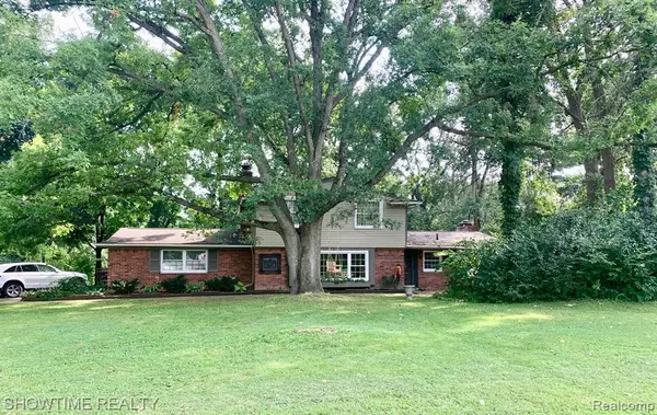 1210 ASHOVER Drive, Bloomfield Hills, MI 48304 1104