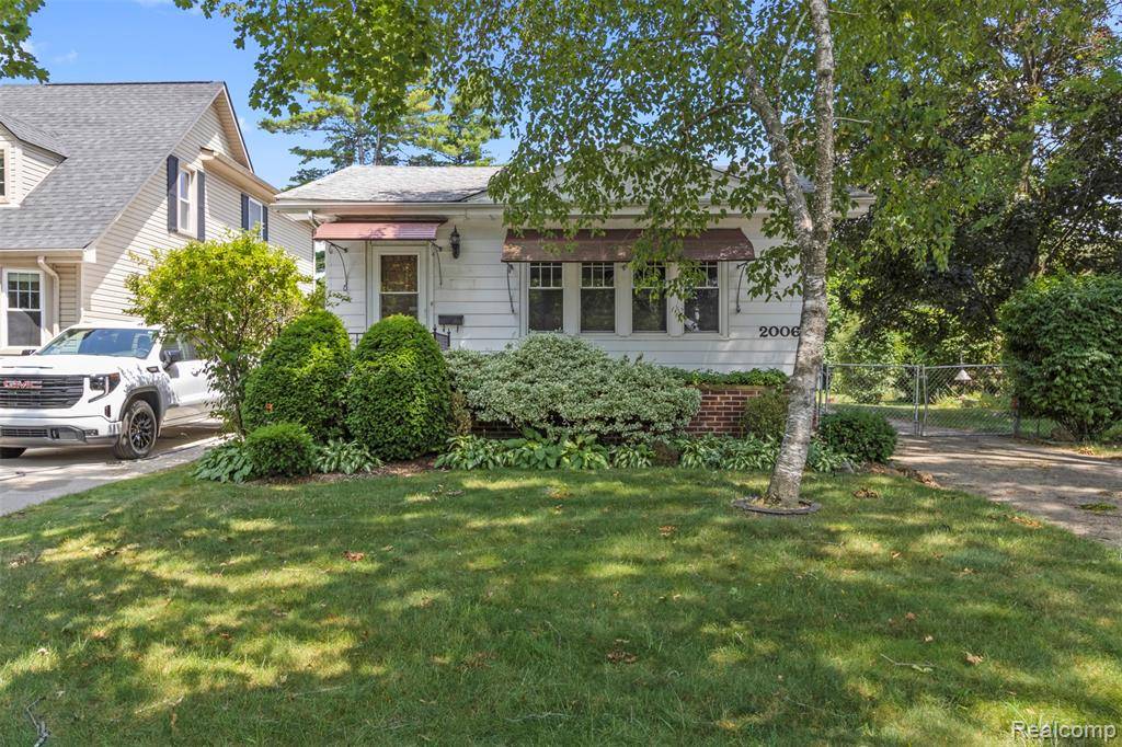 2006 N Connecticut Avenue, Royal Oak, MI 48073 4280