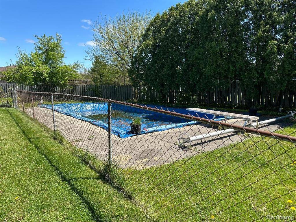 Sterling Heights, MI 48310 3589,37631 Douglas Court