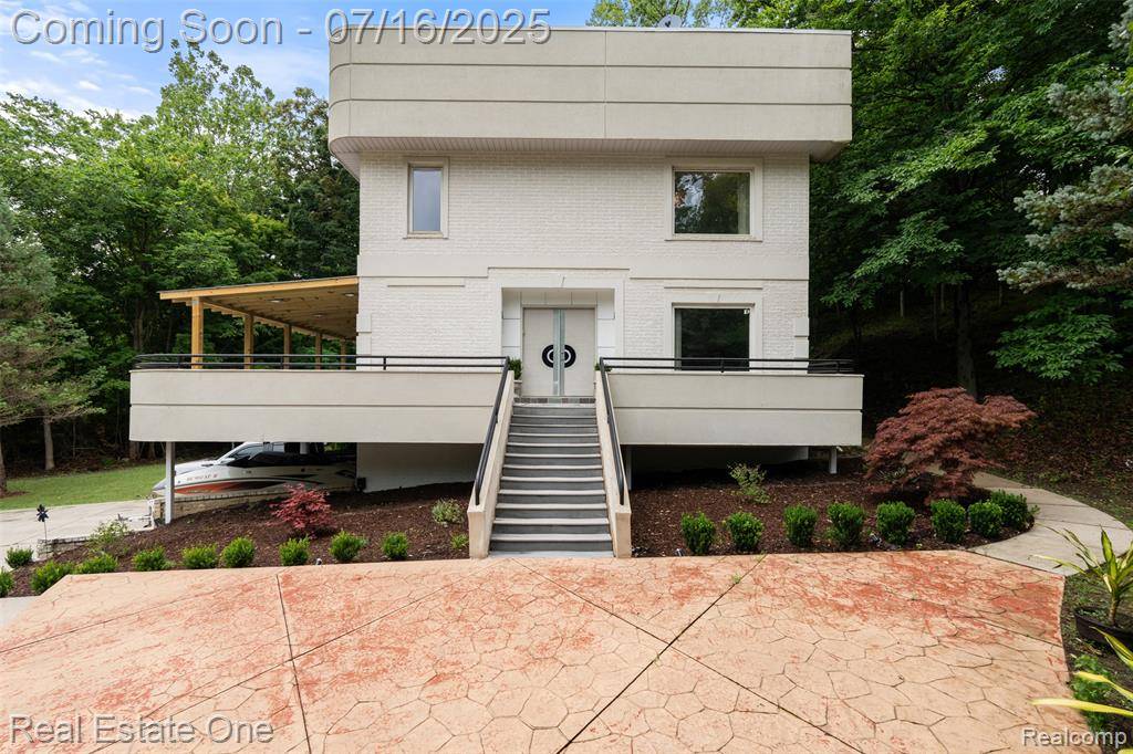 29230 WILDBROOK Drive, Southfield, MI 48034 6928