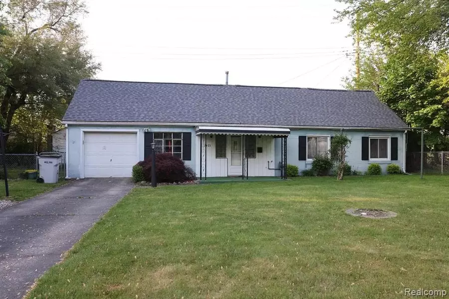 1421 E Elza Avenue, Hazel Park, MI 48030 2329
