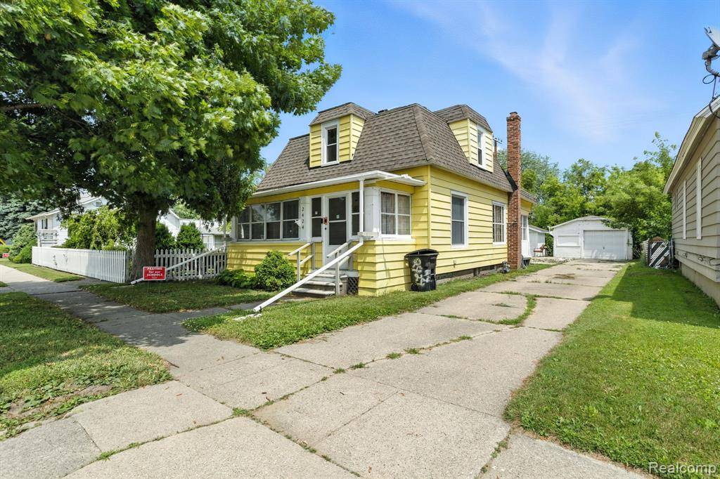 2424 10th Avenue, Port Huron, MI 48060 2805