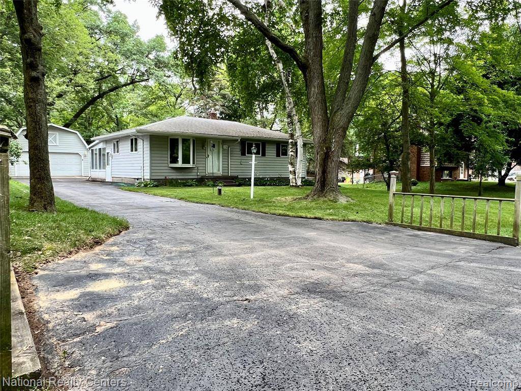 West Bloomfield, MI 48324 3861,1739 Weymouth Street