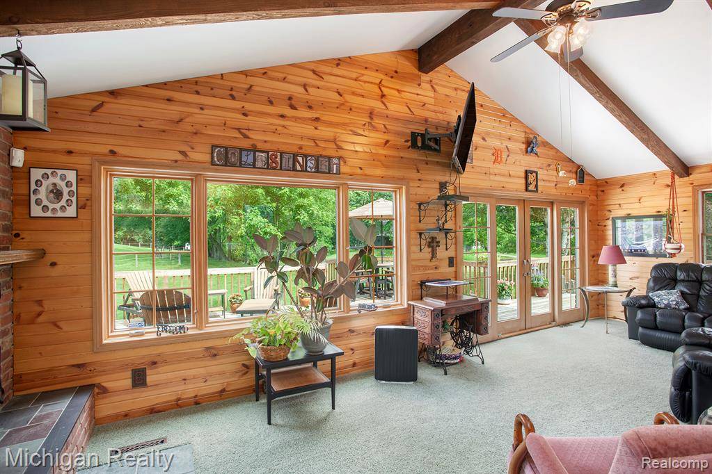 White Lake, MI 48383 2077,3281 Meadow Lane
