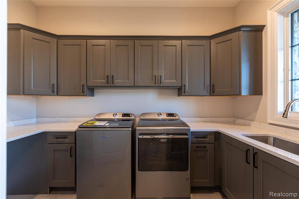 Rochester, MI 48306,2599 Forest Glen Court