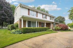 402 Thomas Lane, Grand Blanc, MI 48439 1526