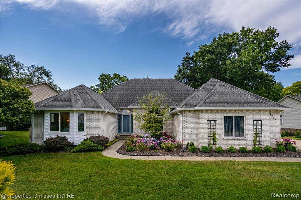 8945 Huron Bluffs Drive, White Lake, MI 48386 4605
