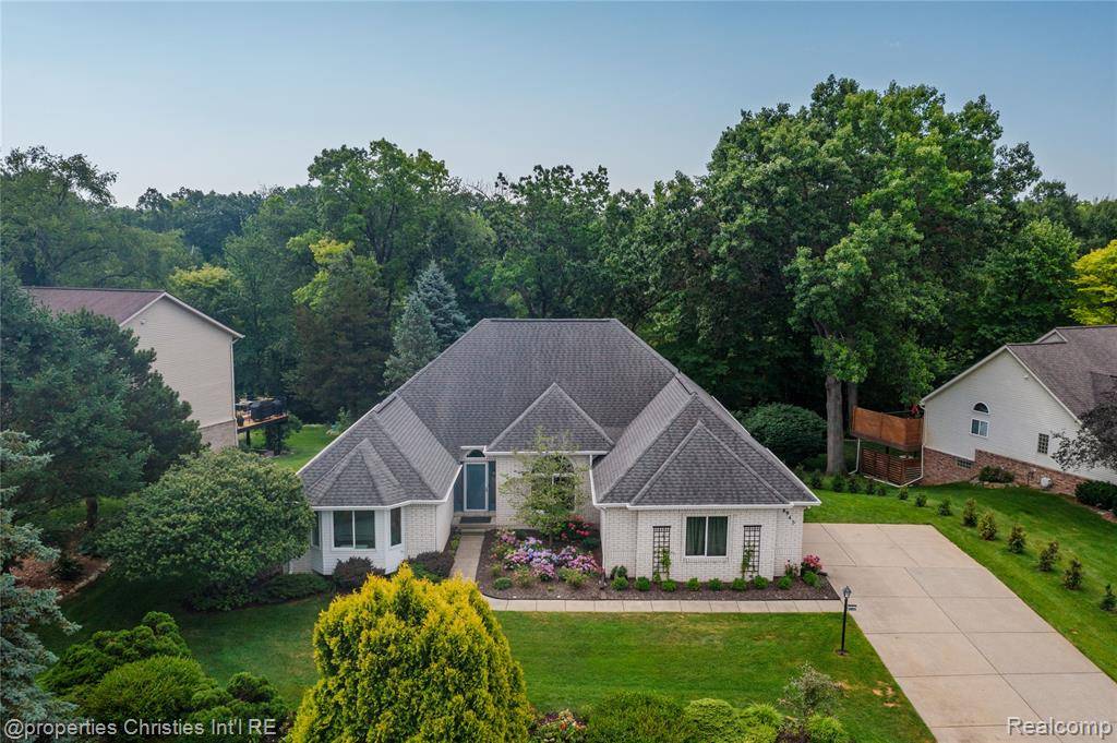 White Lake, MI 48386 4605,8945 Huron Bluffs Drive
