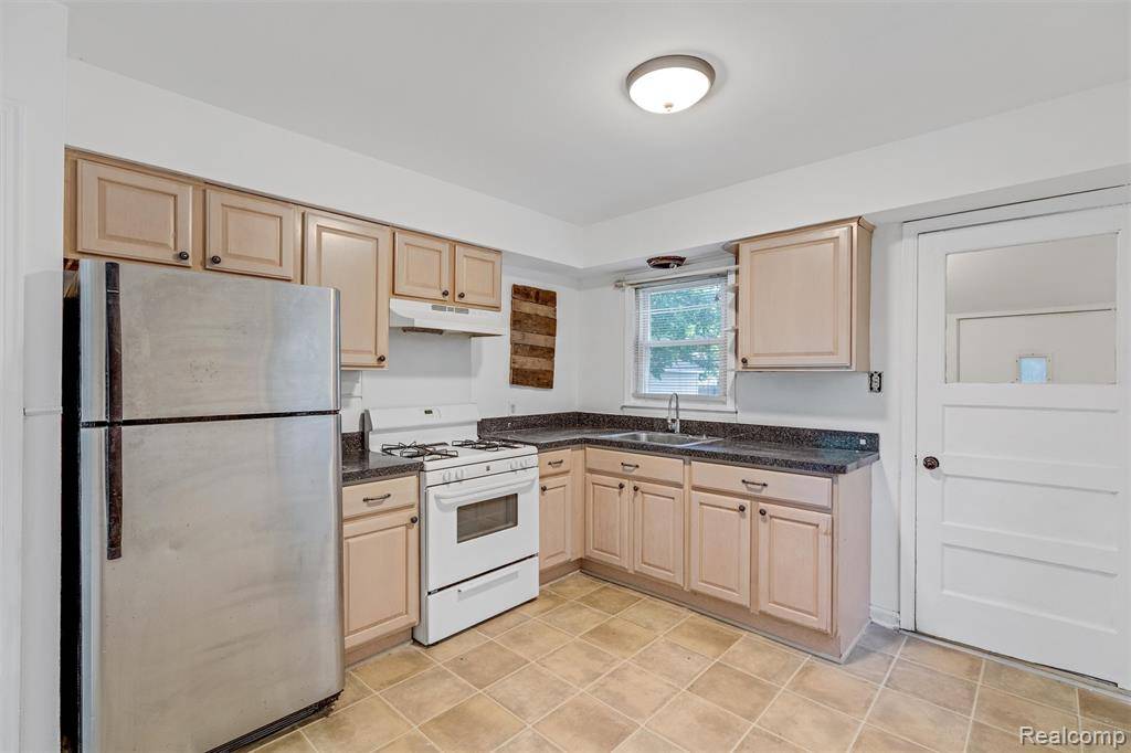 Madison Heights, MI 48071 3553,26332 Brettonwoods Street