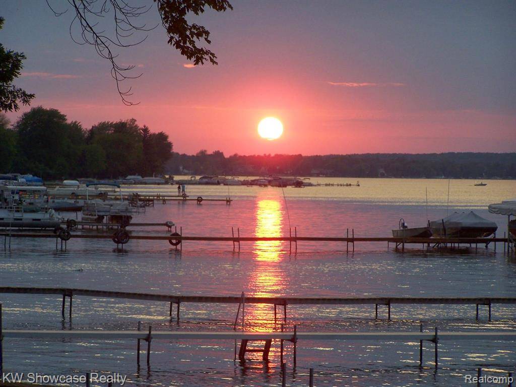 3974#7 W HOUGHTON LAKE Drive, Houghton Lake, MI 48629 9215