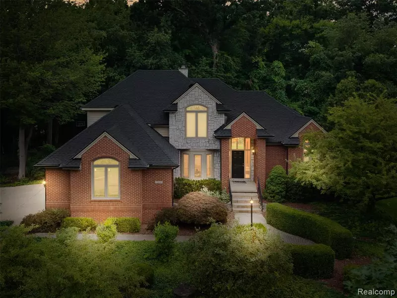 260 Forest Crest Drive, Commerce Twp, MI 48390 1200