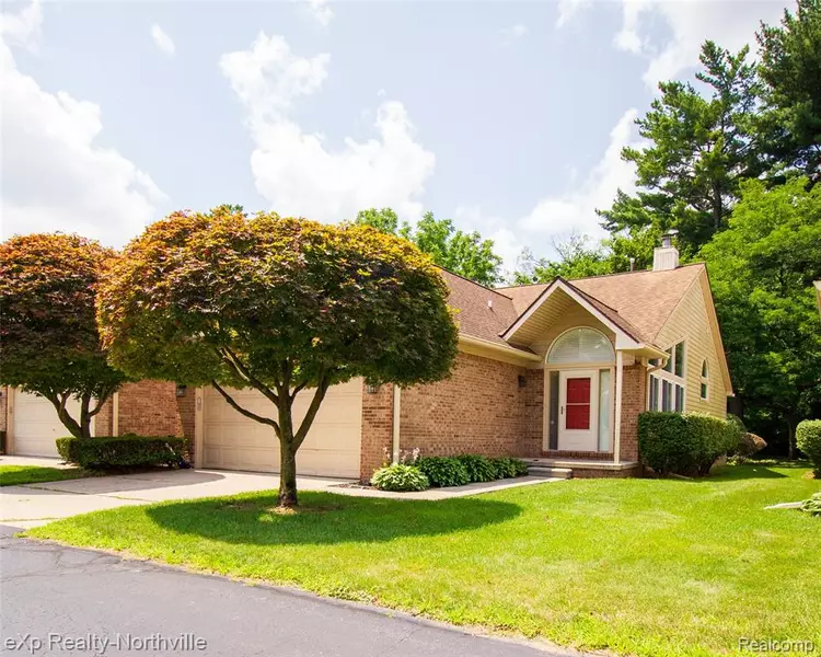 19201 Meadowridge Drive, Livonia, MI 48152 6001