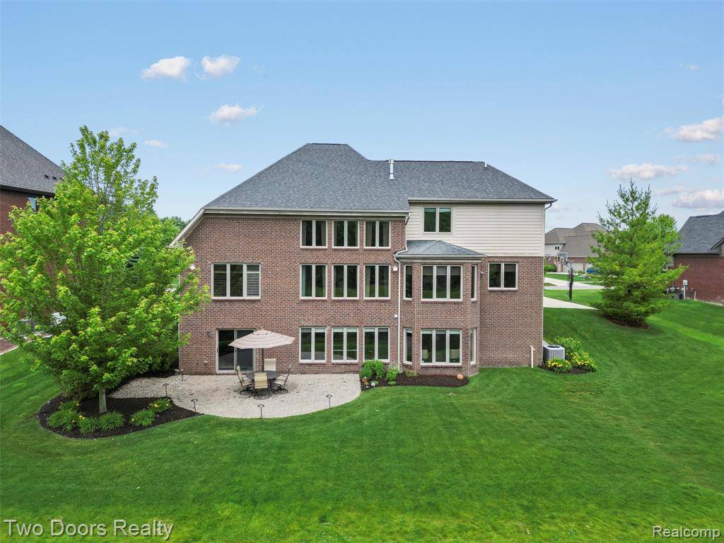 Oakland, MI 48363 2347,3551 Royal Berkshire Lane