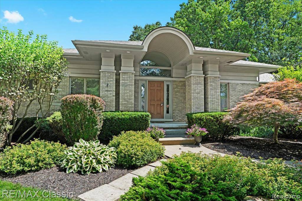 4160 Rolling Pines Court, Commerce Twp, MI 48382 1379