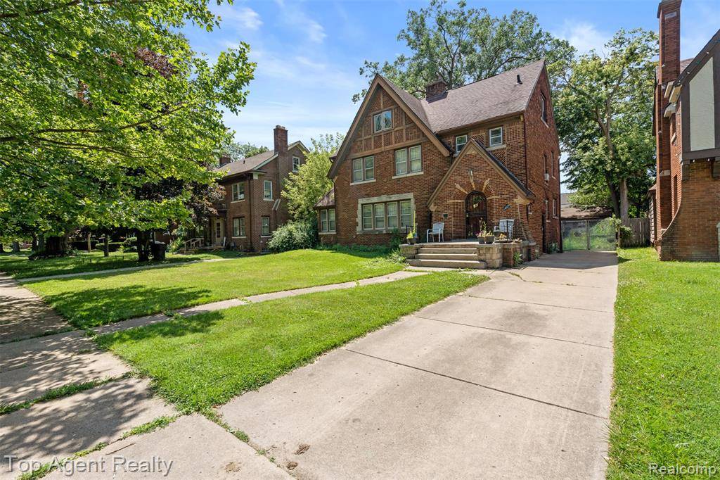 Detroit, MI 48227 1426,14529 Grandmont Avenue