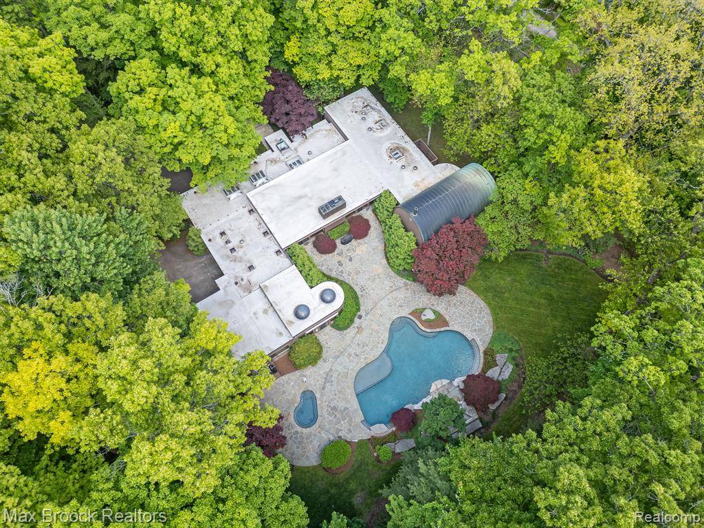 Bloomfield Hills, MI 48302 2802,5130 Deep Wood Road