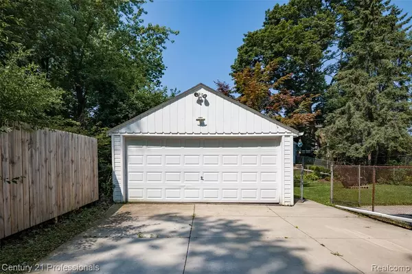 Pontiac, MI 48341 1860,224 Starr Avenue