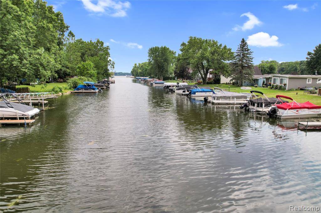 Pinckney, MI 48169 8834,1890 Darwin Road