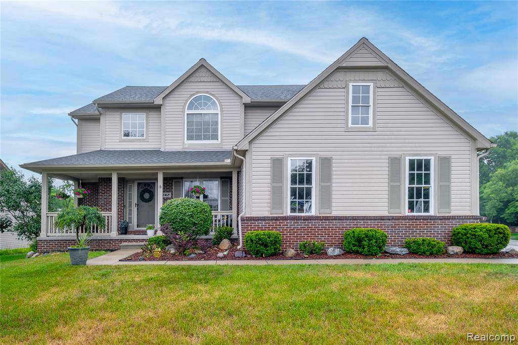 Fenton, MI 48430 4202,742 Maple Tree Drive