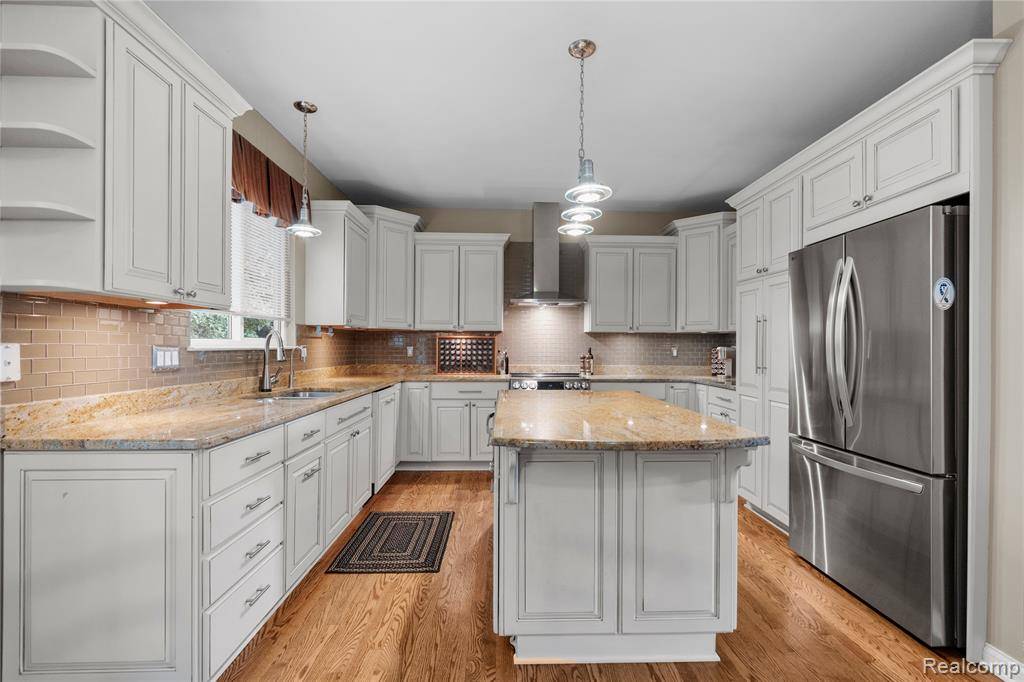 Clarkston, MI 48348 1555,9589 Wellington Court
