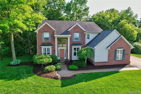 Clarkston, MI 48348 1555,9589 Wellington Court