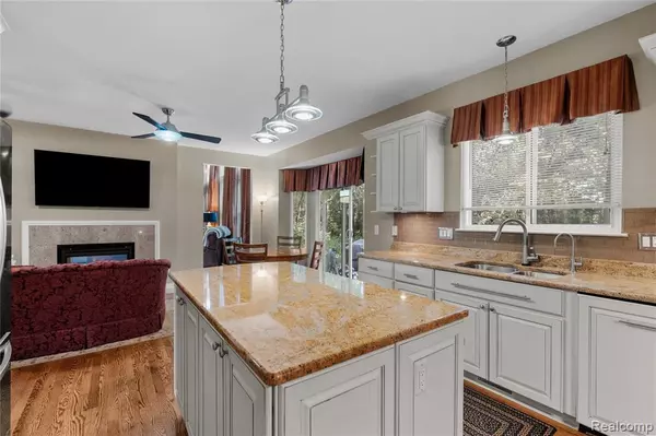 Clarkston, MI 48348 1555,9589 Wellington Court
