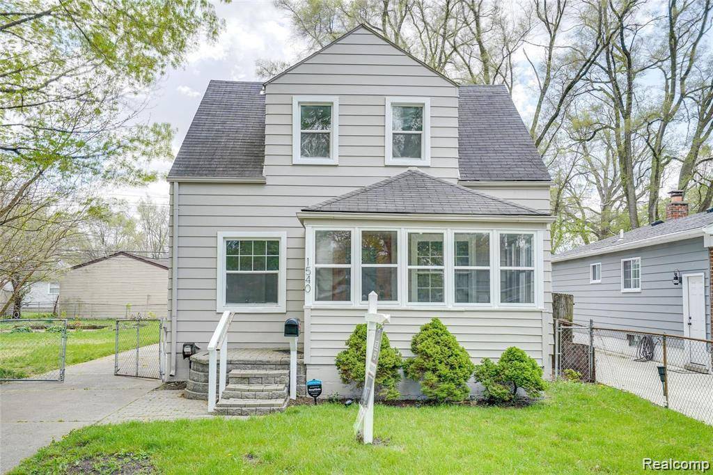 1540 E MADGE Avenue, Hazel Park, MI 48030 2169