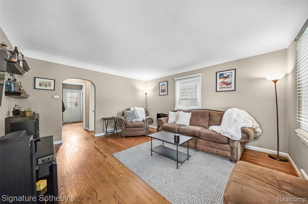 Royal Oak, MI 48067 3585,1820 Guthrie Avenue