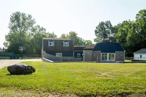 Rochester Hills, MI 48309 3125,2785 Saint Clair Drive