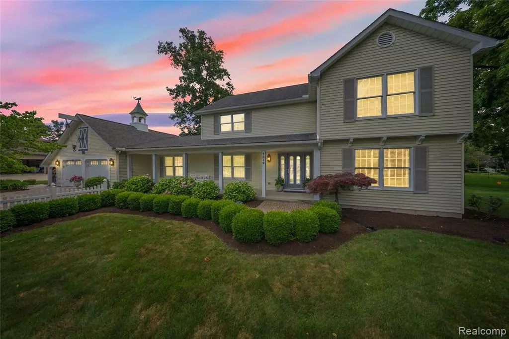 Grosse Ile, MI 48138 1536,8919 Sarah Lane