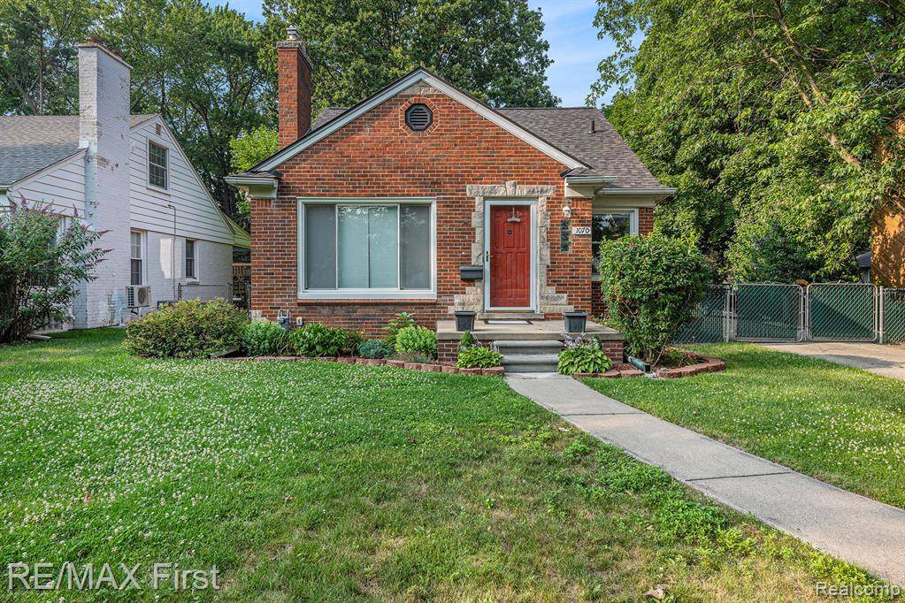 1070 Hampton Road, Grosse Pointe Woods, MI 48236 1342