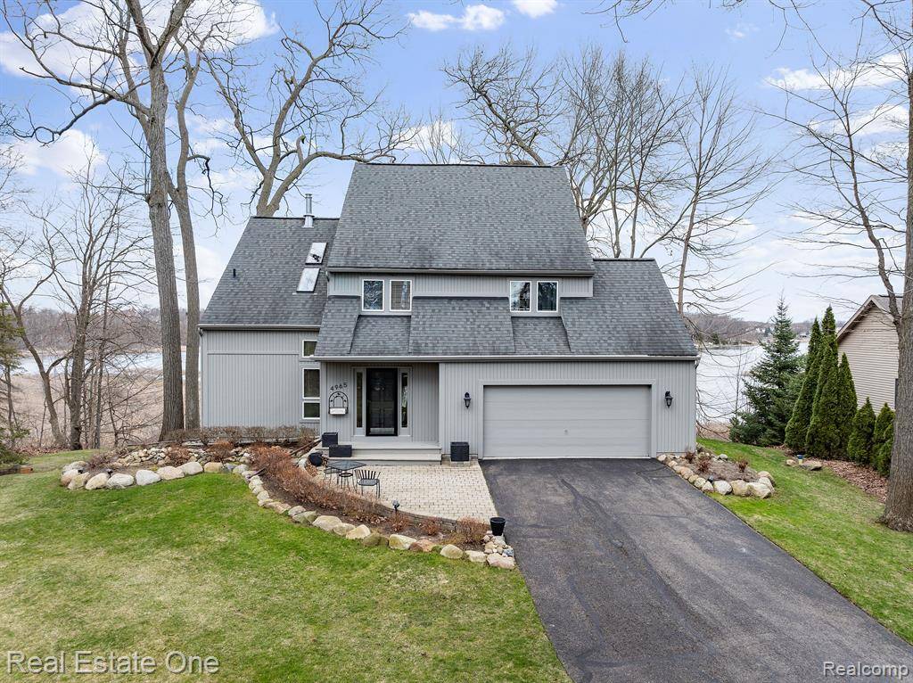 4965 GROVER Drive, Brighton, MI 48116 9755