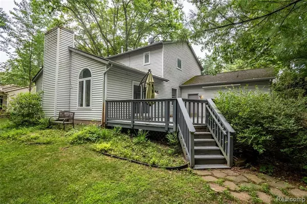 Commerce Twp, MI 48390 1303,9268 Cumberland Court
