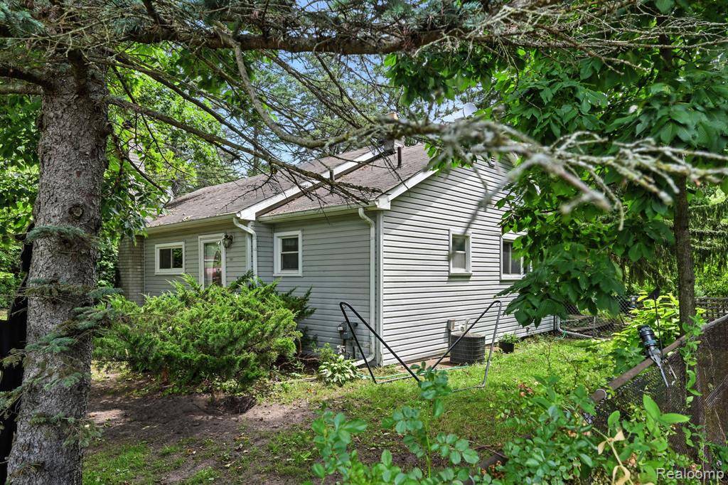 1209 Applewood Drive, White Lake, MI 48386 4009