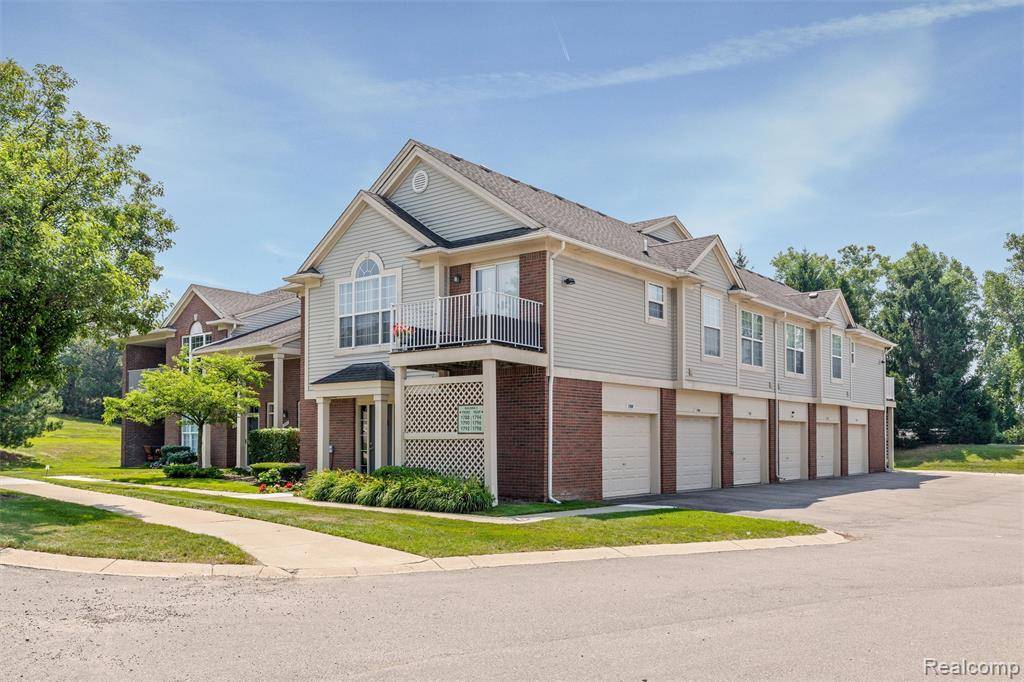 Lake Orion, MI 48307 6094,1790 Flagstone Circle