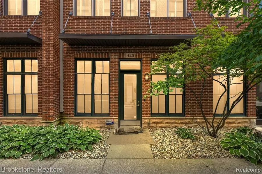 425 Lewis Court, Birmingham, MI 48009 6817