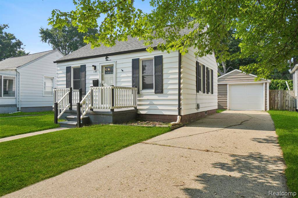 135 E Guthrie Avenue, Madison Heights, MI 48071 4024