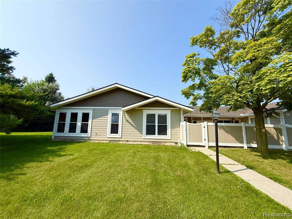 39613 Village Wood Lane, Novi, MI 48375