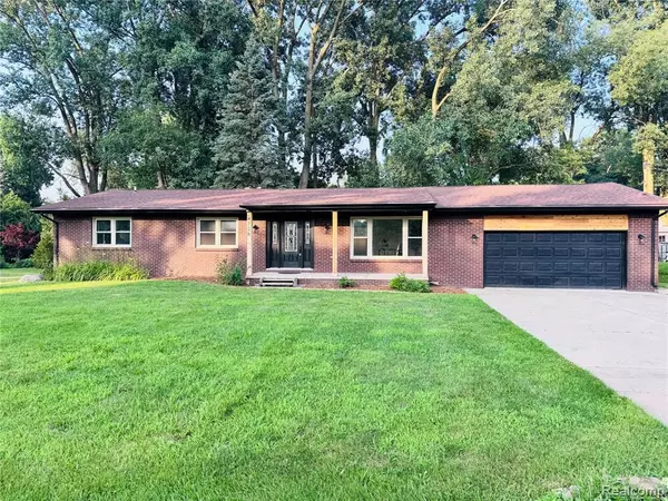 4126 Strathcona, Highland, MI 48357 2741