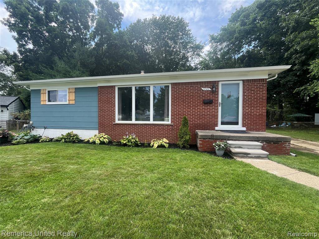 Waterford, MI 48329 1385,3729 Warringham Avenue