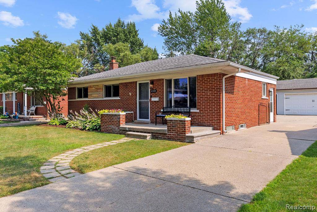 Warren, MI 48092 5112,4588 Fenwick Drive