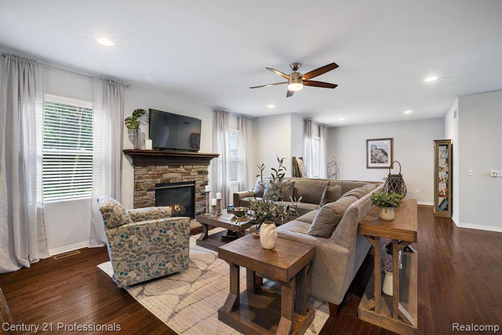 Clarkston, MI 48348 1559,9754 Windsor Lane