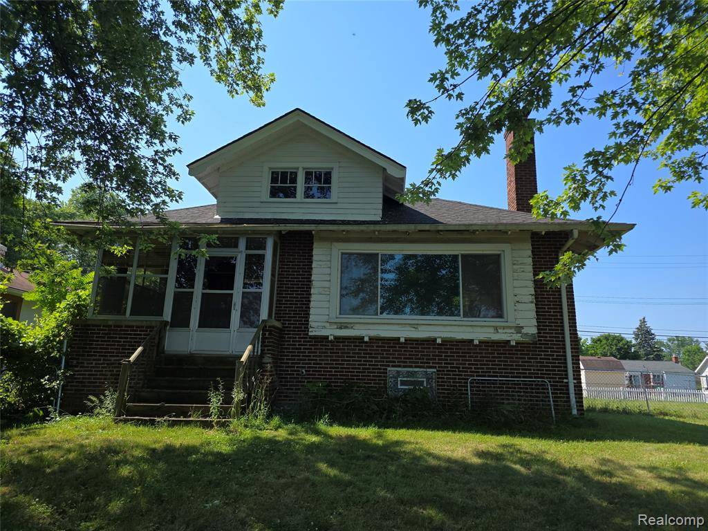 50 Riverview Drive, Mount Clemens, MI 48043 5915