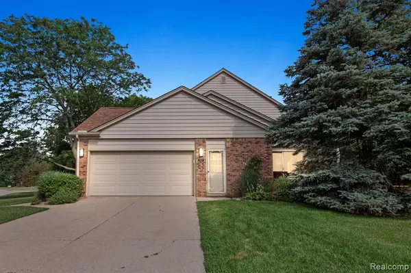 Rochester Hills, MI 48309 1143,264 Stonetree Circle